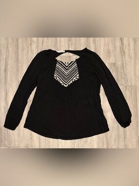 Maurices Size 2 Embroidered Front Panel Detail Long Sleeve Top Black & Cream